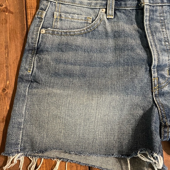 BDG Urban Outfitters Jean shorts | boyfriend Low-rise| frayed bottoms | - Picture 2 of 7